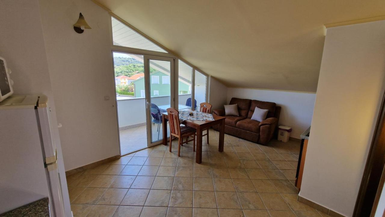 Haus Anica Apartment Раб Екстериор снимка