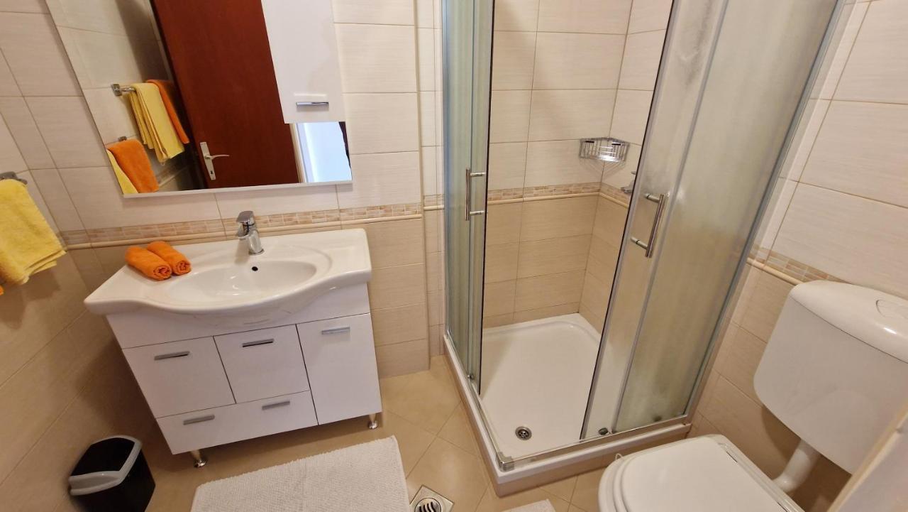 Haus Anica Apartment Раб Екстериор снимка