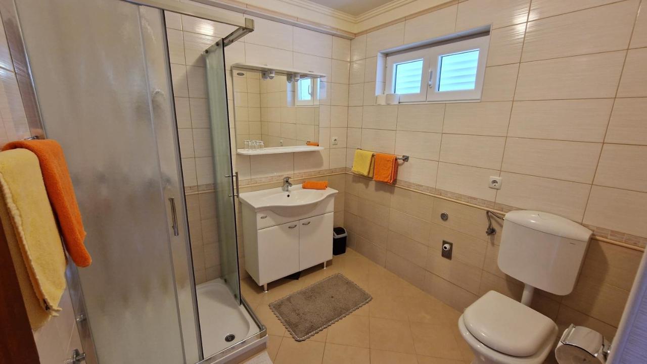 Haus Anica Apartment Раб Екстериор снимка